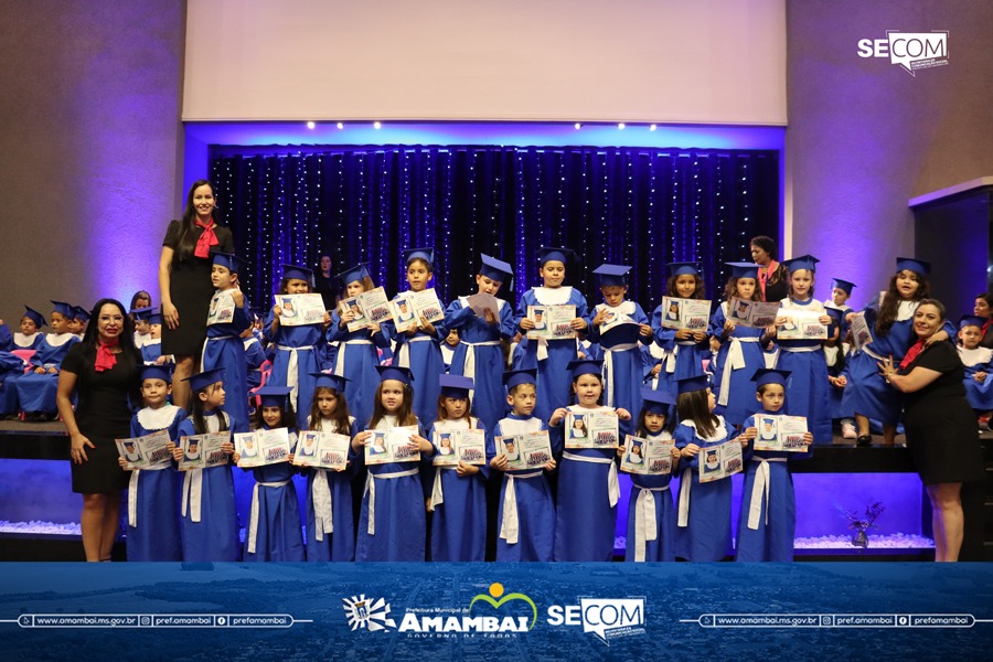 Cerimônia de formatura da Escola Municipal Dr. Rachid Saldanha Derzi