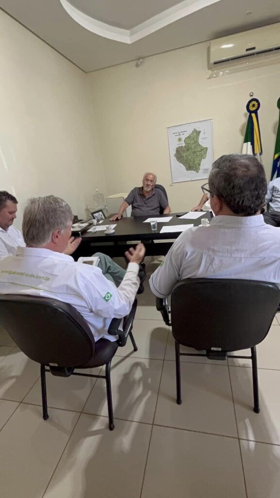 Autoridades locais se reúnem com membros da empresa Iguatemi Foods