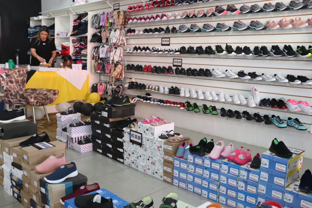 Reinauguração da loja L.V Calçados e Roupas em Mundo Novo