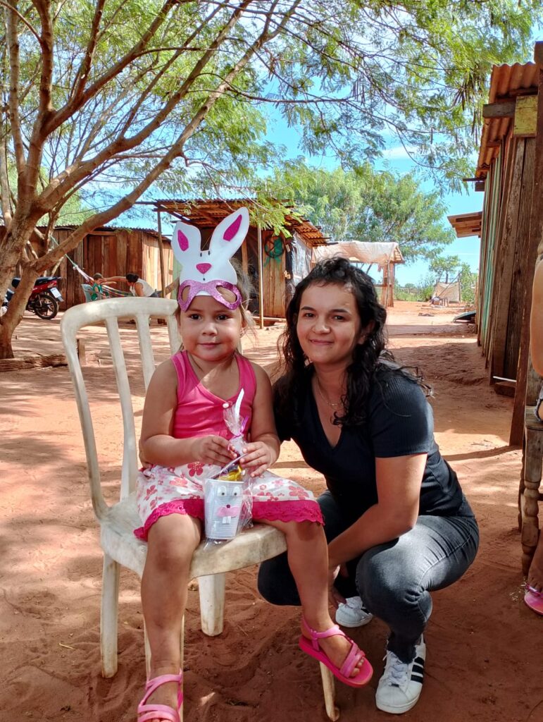 Assistência Social de Paranhos distribuiu lembrancinhas de Páscoa para crianças