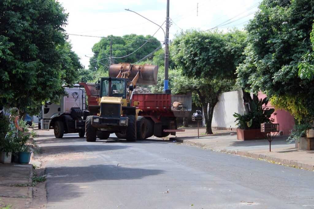 Prefeitura de Naviraí prossegue com cronograma de mutirões de limpeza nos bairros
