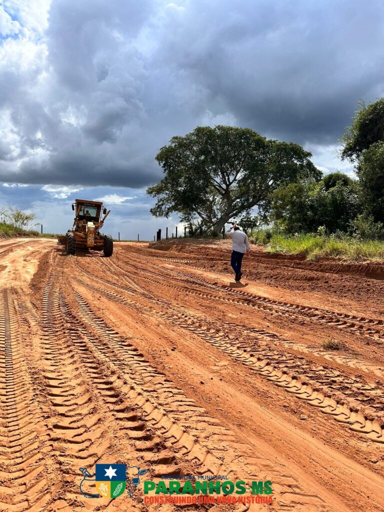Prefeitura de Paranhos continua manutenção nas estradas rurais