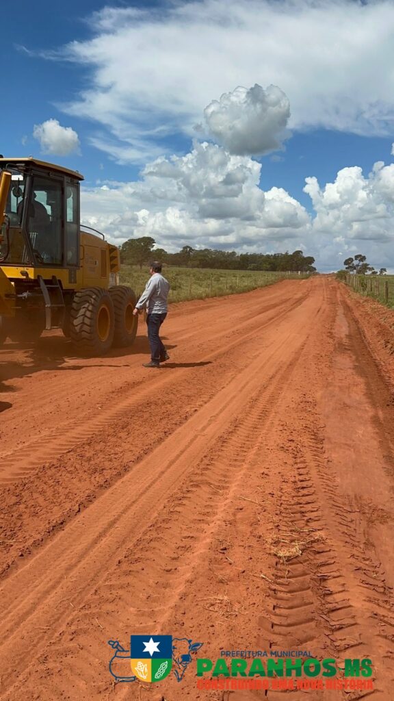Prefeitura de Paranhos continua manutenção nas estradas rurais