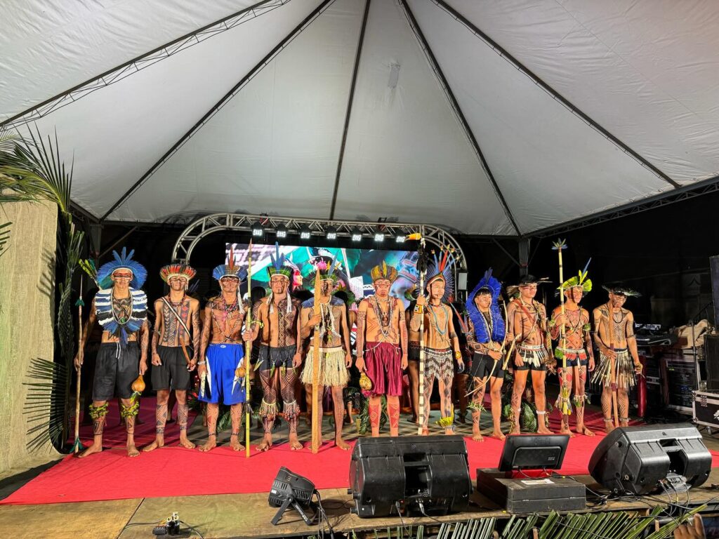 Concurso de Miss e Mister na Aldeia Porto Lindo celebra a Semana dos Povos Indígenas