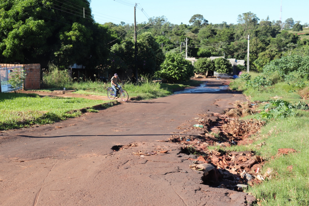 Mundo Novo termina de pagar governo federal por asfalto mal feito no bairro São Jorge em 2013