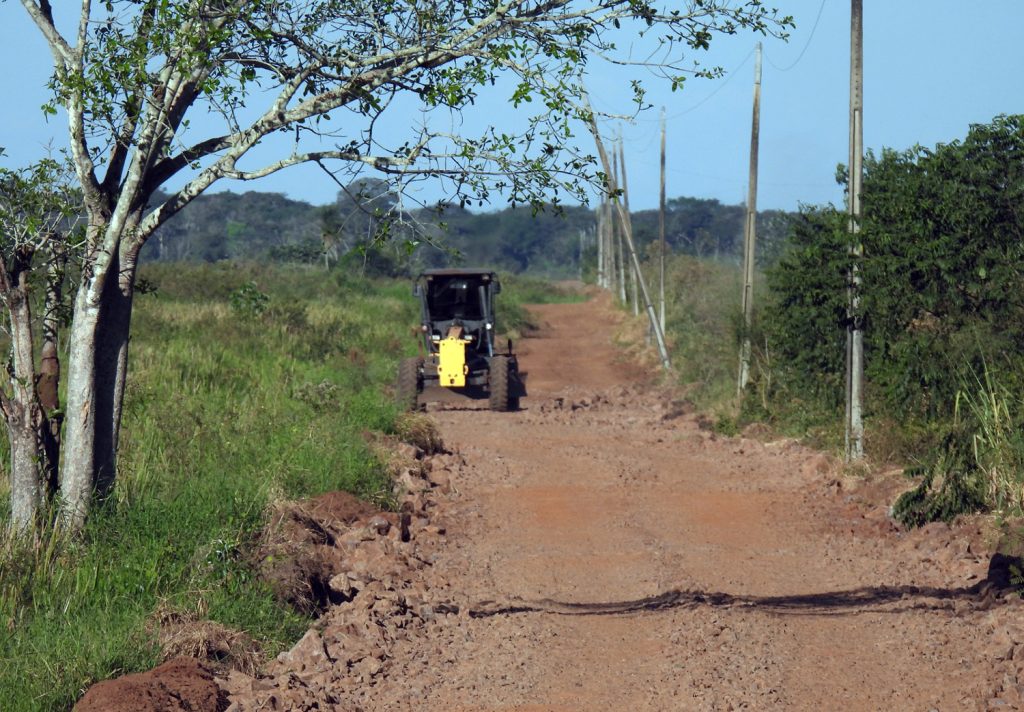 Prefeitura executa ações de reconstrução dos acessos ao Parque Natural Municipal de Naviraí