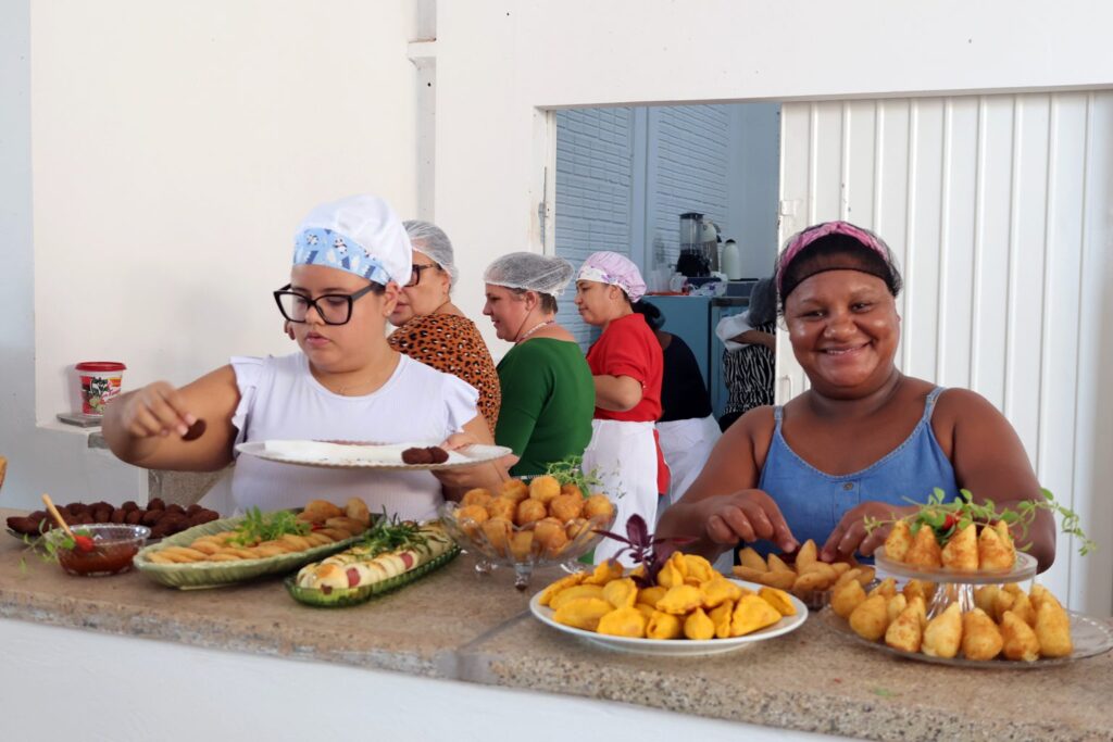 Cidade Empreendedora em Naviraí leva curso de preparo de salgadinhos para festas