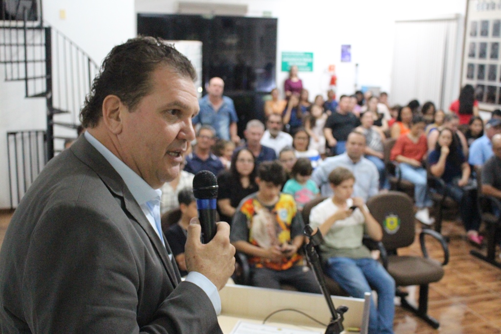 Sessão solene na Câmara Municipal deu posse aos Vereadores Mirins de 2024 em Iguatemi